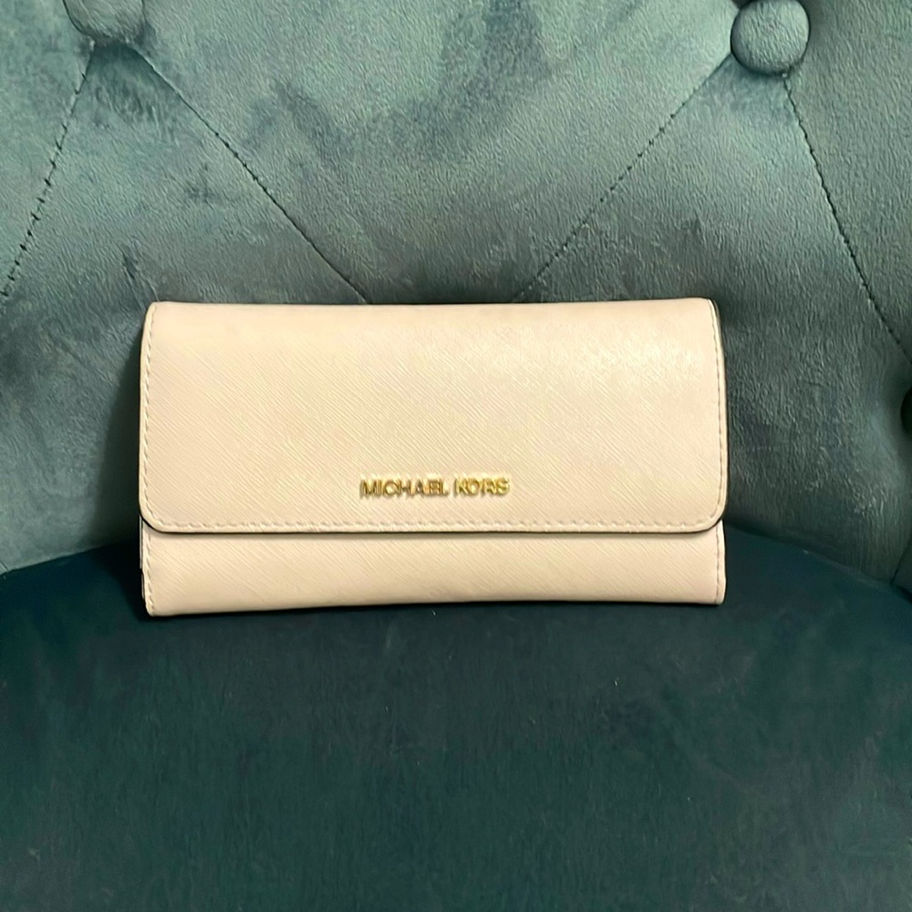 Michael Kors Jet Set Trifold Wallet in Powder Blush Color